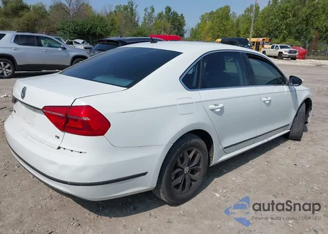 2016 Volkswagen Passat 1.8T S z USA, uszkodzony, nr VIN 1VWAT7A30GC005315
